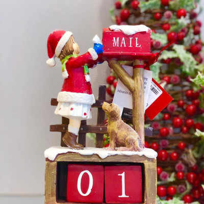 Фигурка девочки с календарём 22,5 см Winter Collage Villeroy & Boch